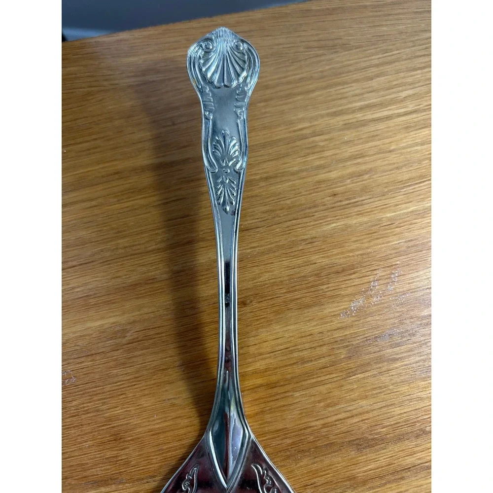 Vintage Silver Ornate Engraved Cake Pie Server Shell Handle Serrated Edge 10.75